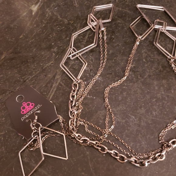 ** Clearance ** Paparazzi Geometric Necklace and Earrings Set - Picture 2 of 3